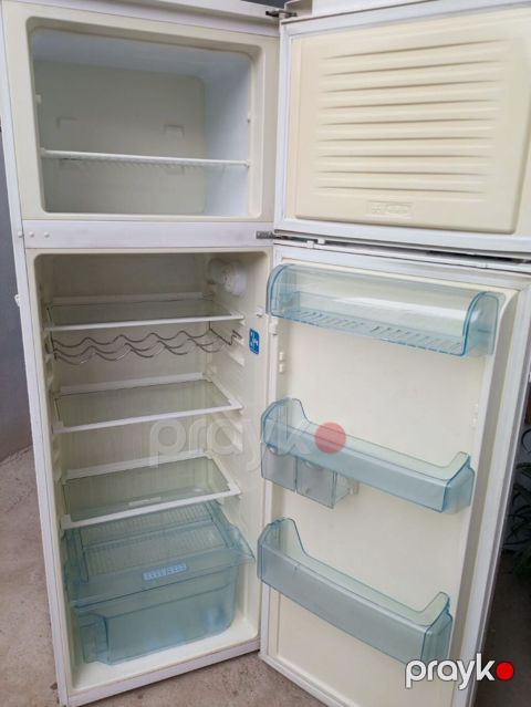Beko soyuducu yaxşı veziyetde heç bir prablemi yoxdu tam işlekdi köç