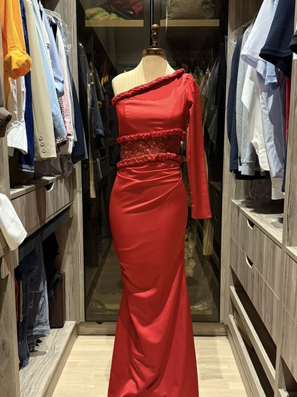 Qırmızı axşam libası S olcu 45kg x 167 cm - Kəsim: Asimmetrik –