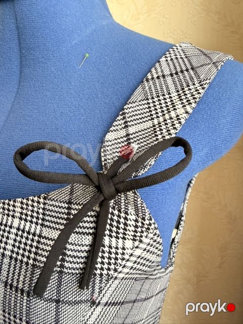 Qadınlar üçün dəbli qolsuz top – qrafit-melanj rəngli qaşqay (plaid)