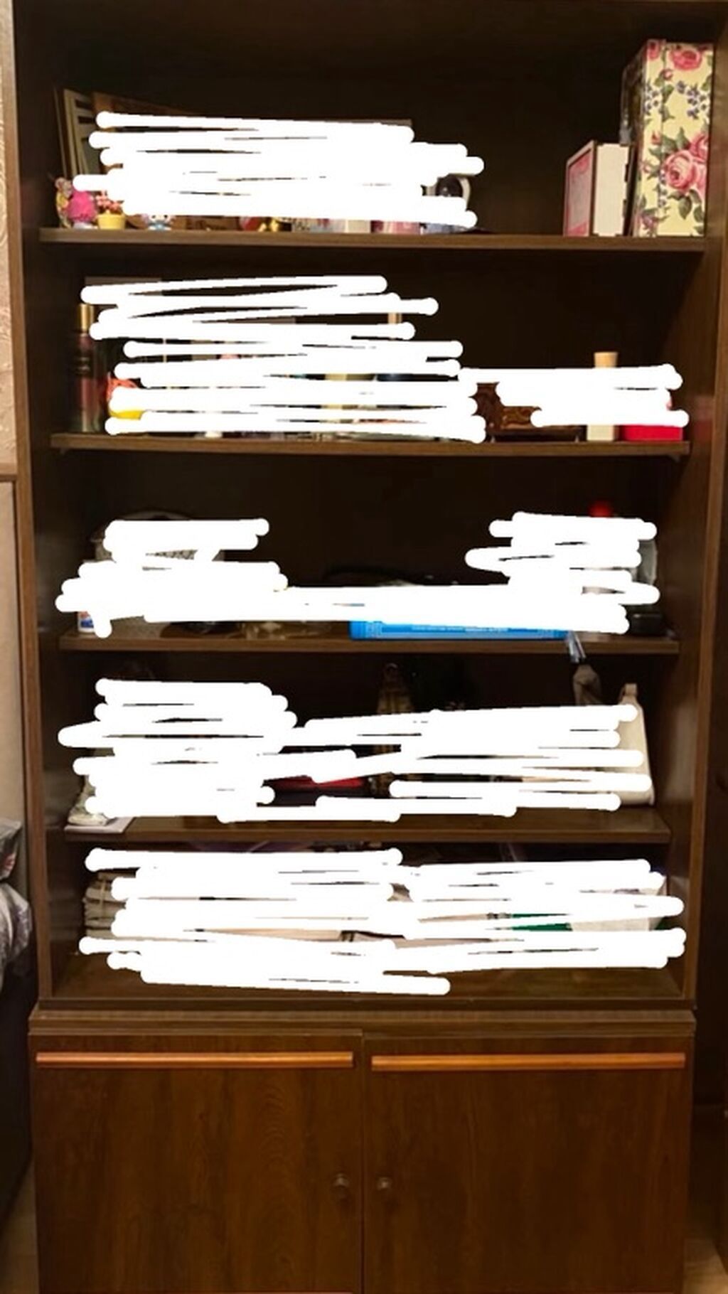 Şkaf rusiyanındı. Heç bir problemi yoxdu. Artiq yer tutur deye satilir