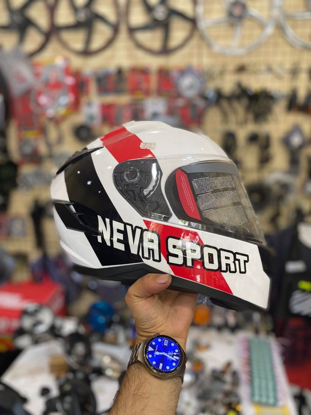 NEVA SPORT tam üzlü motosiklet dəbilqəsi - Korpus: Aerodinamik qapalı