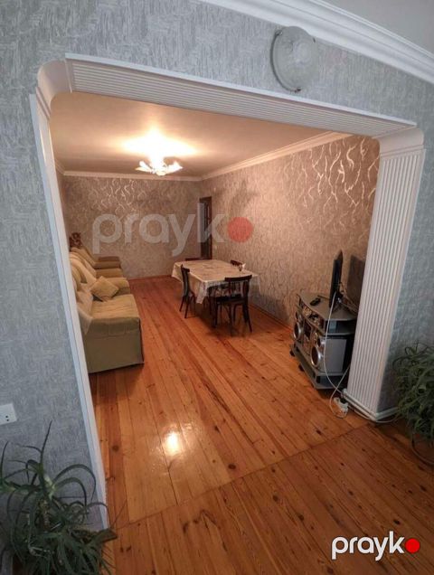 Satılır 4 otaqlı köhnə tikili 90 m²