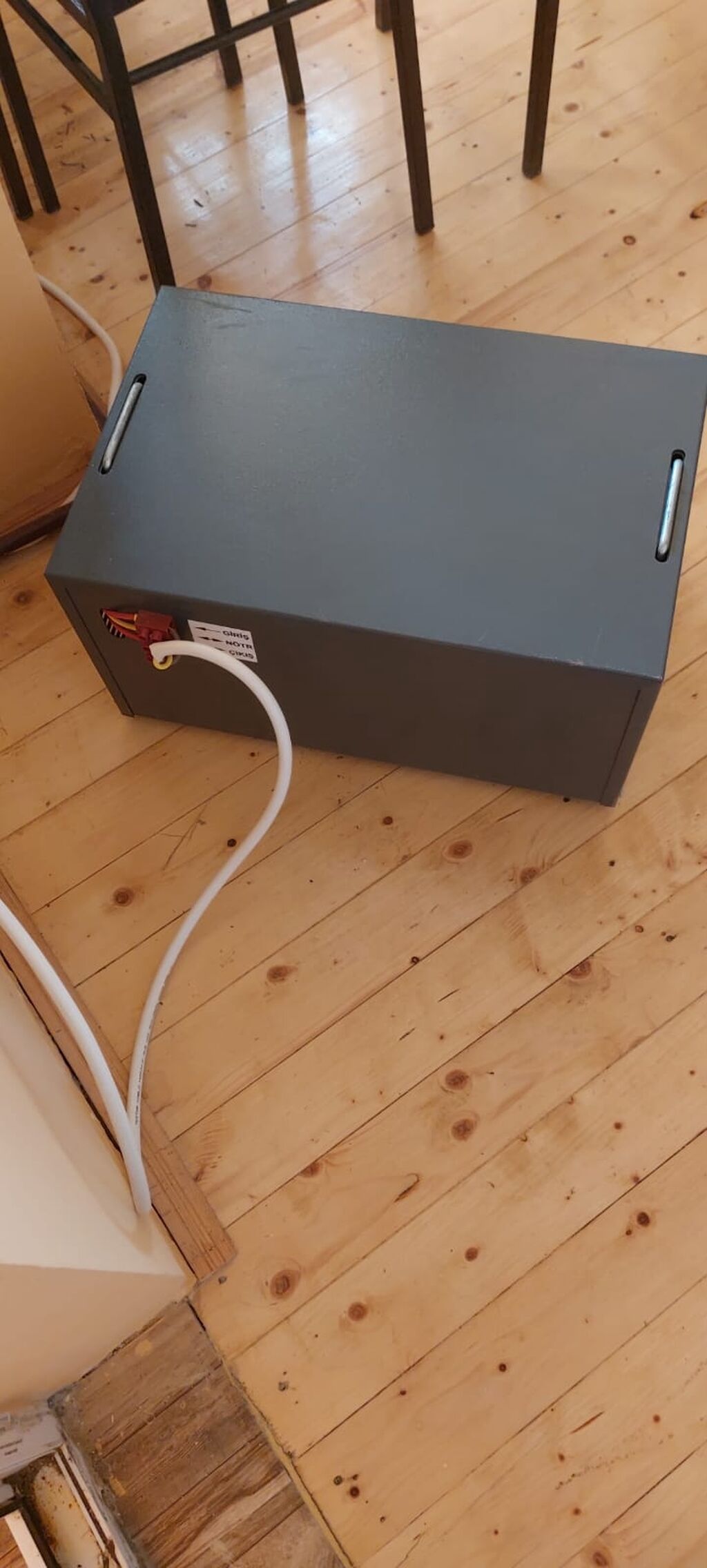 Energy Tesla servo tipli gərginlik stabilizatoru satılır. Qurğu AC — Mallar, İsmayıllı (10)