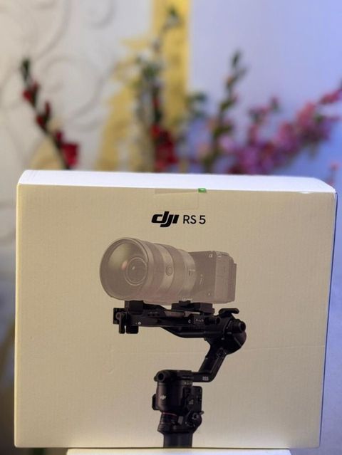 DJI RS 5 kamera stabilizatoru — 3 oxlu peşəkar gimbal