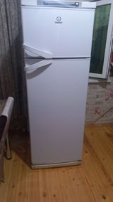 Indesit iki qapılı soyuducu - Brend və model: Indesit - Üst kamera — Бытовая техника