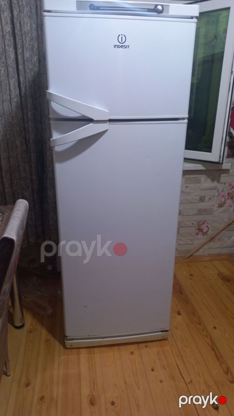 Indesit iki qapılı soyuducu - Brend və model: Indesit - Üst kamera