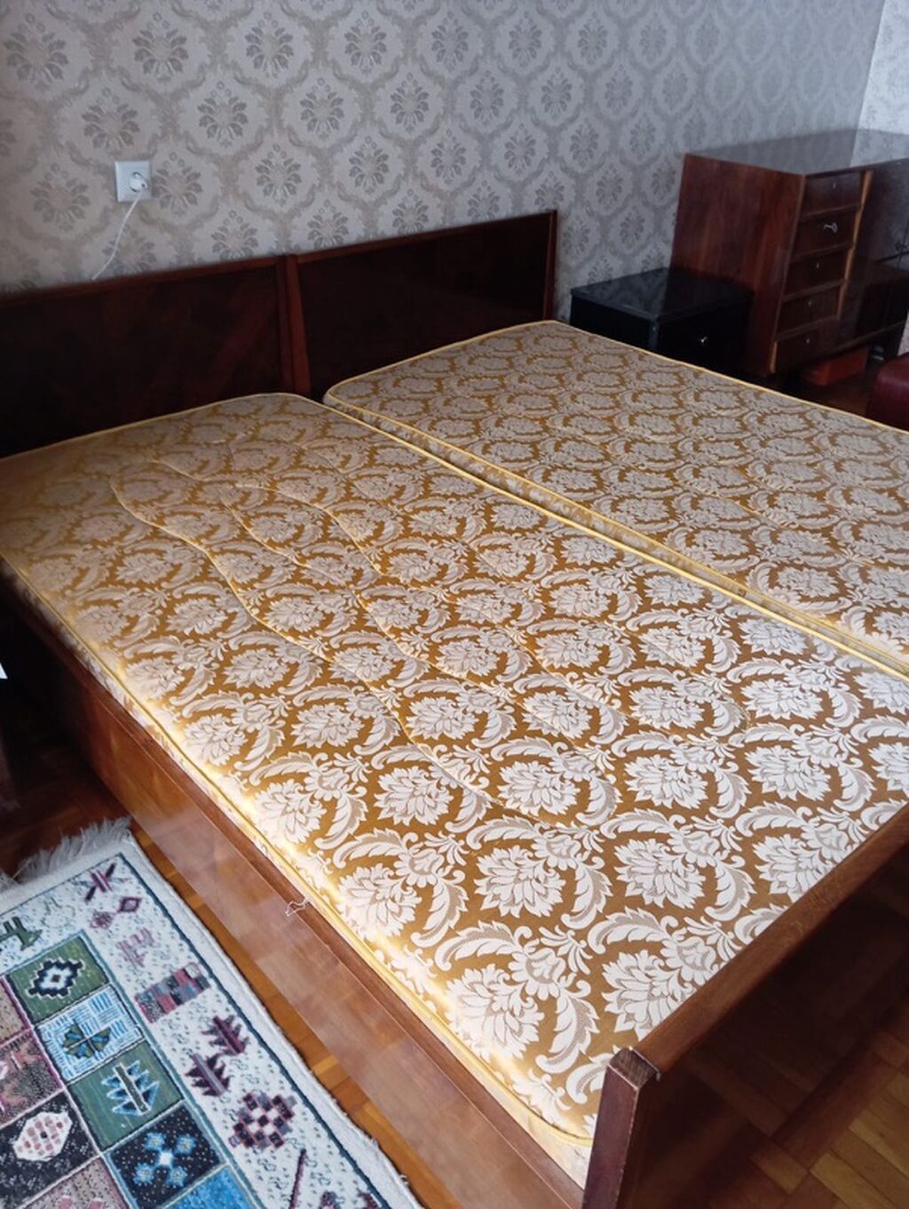İkisi 80 AZN - Material: möhkəm ağac karkas, laklı parıltılı səth - — Mebel, Bakı