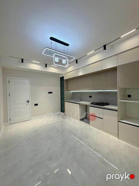 Satılır 3 otaqlı yeni tikili 130 m²