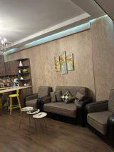2-otaqlı yeni tikili kirayə verilir, Xətai r., 100 m² — Günlük Evlər