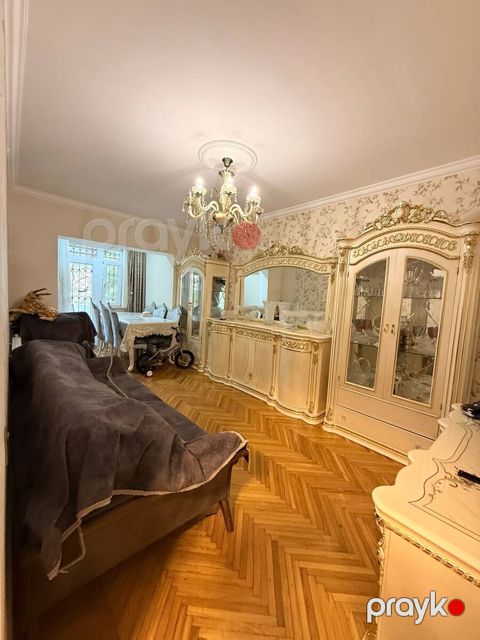 Satılır 2 otaqlı köhnə tikili 70 m²