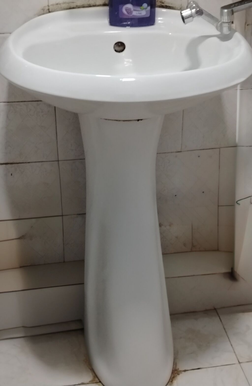 Sanitar qovşaq dəsti – ayaqüstü çanaq lavabosu və unitaz Hər biri — Santexnika, Sumqayıt
