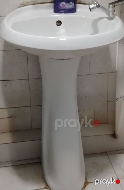 Sanitar qovşaq dəsti – ayaqüstü çanaq lavabosu və unitaz Hər biri
