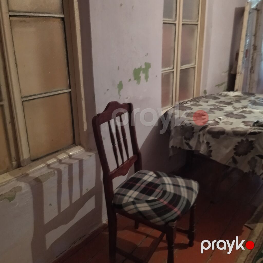 Kirayə üçün sadə, mebellə təchiz edilmiş 2 otaqlı ev. - Geniş qonaq — Daşınmaz əmlak, Bakı (8)