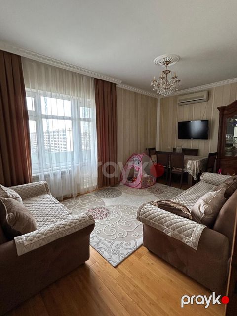 Satılır 4 otaqlı köhnə tikili 100 m²