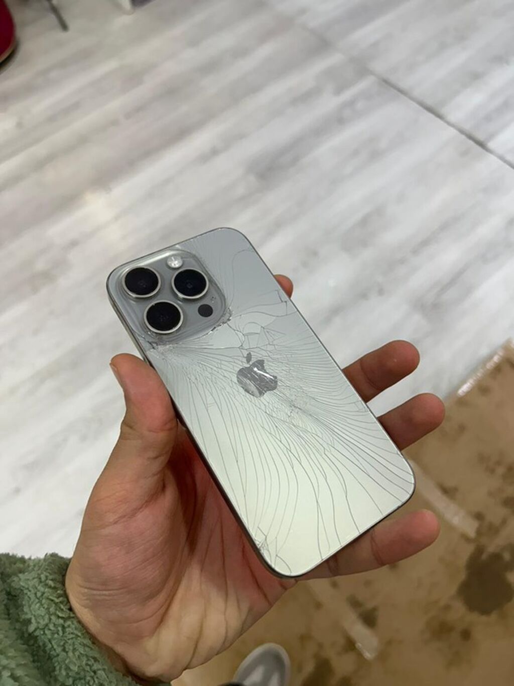 IPhone 15 Pro, 128 GB, Gümüşü, Qırıq — Apple iPhone, Qobu (2)