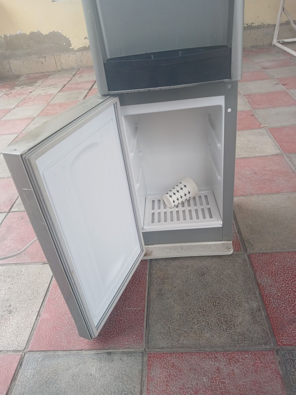Su dispanseri, aşağı hissədə mini soyuducu ilə. Xüsusiyyətlər: - Üst — Su soğutucuları və dispenserlər, Cəlilabad (3)