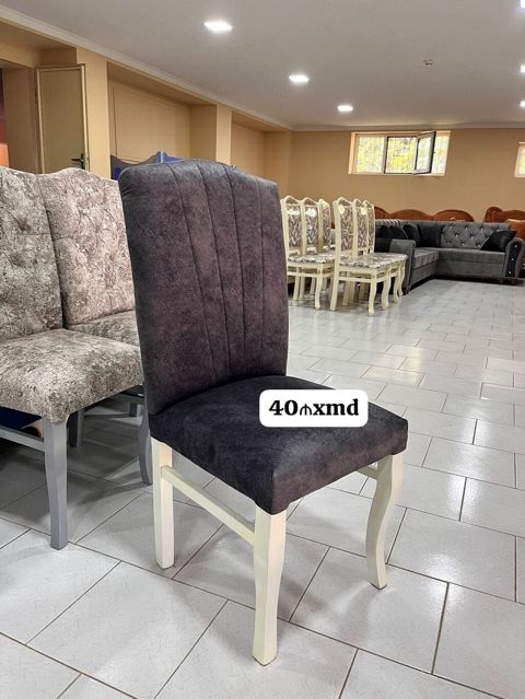 Yumşaq oturacaqlı yemək otağı stulu — tünd-boz