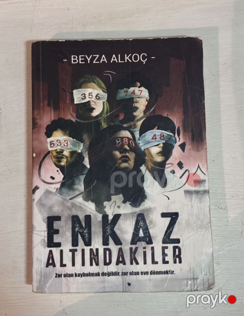 Məhsul: Kitab – “Enkaz Altındakiler” Müəllif: Beyza Alkoc Xülasə: -