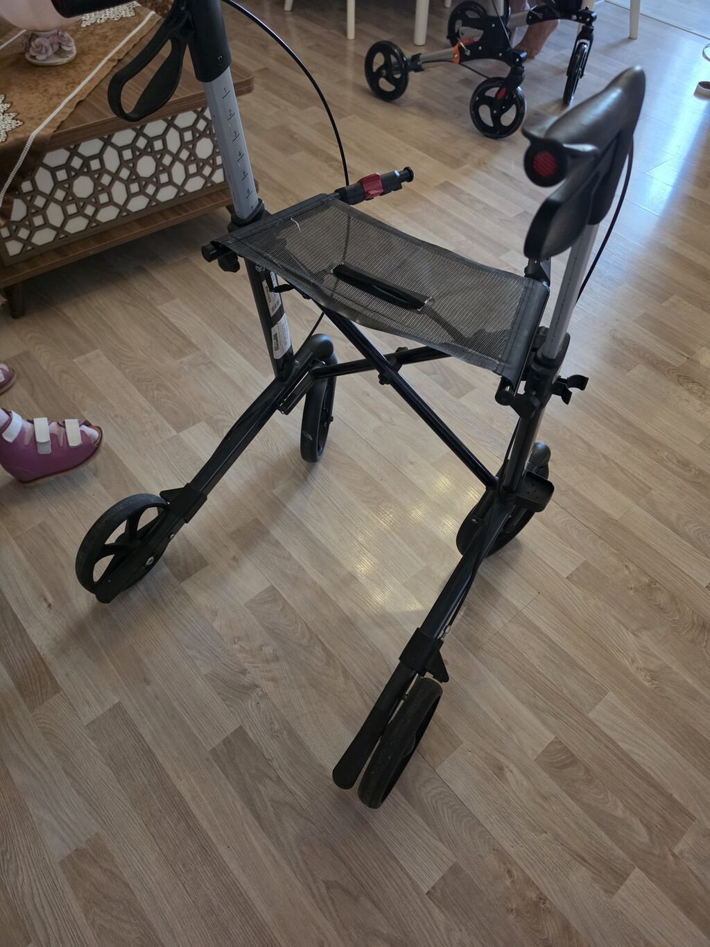 Yüngül qatlana bilən rollator (gəzinti arabası) - 4 təkərli, manevr — Kürəklər və yürüyüş aparatları, Bakı (2)