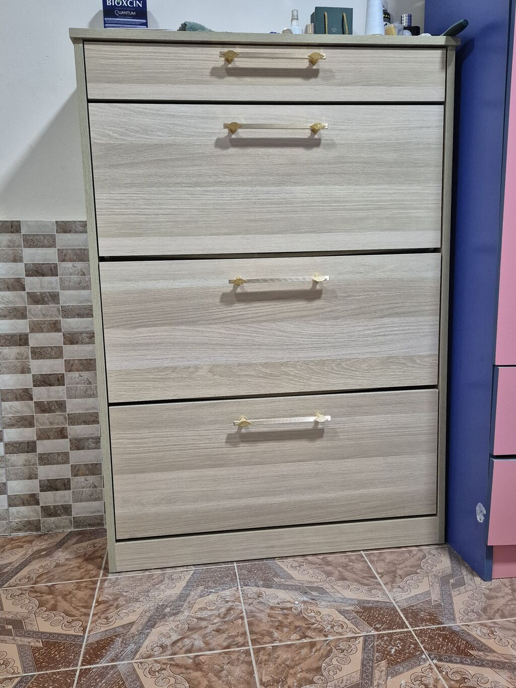 Ayaqqabı dolabı - 8 aydir almişam ciziği qopuğu yoxdur. seliqeli