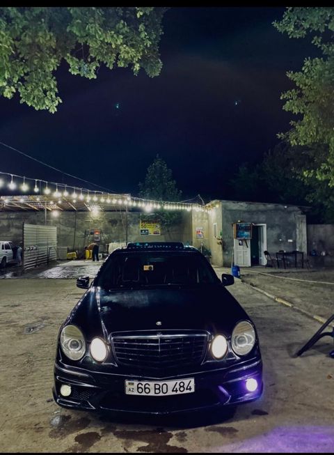 Mercedes-Benz 200-Series: 5 l | 2004 il Sedan