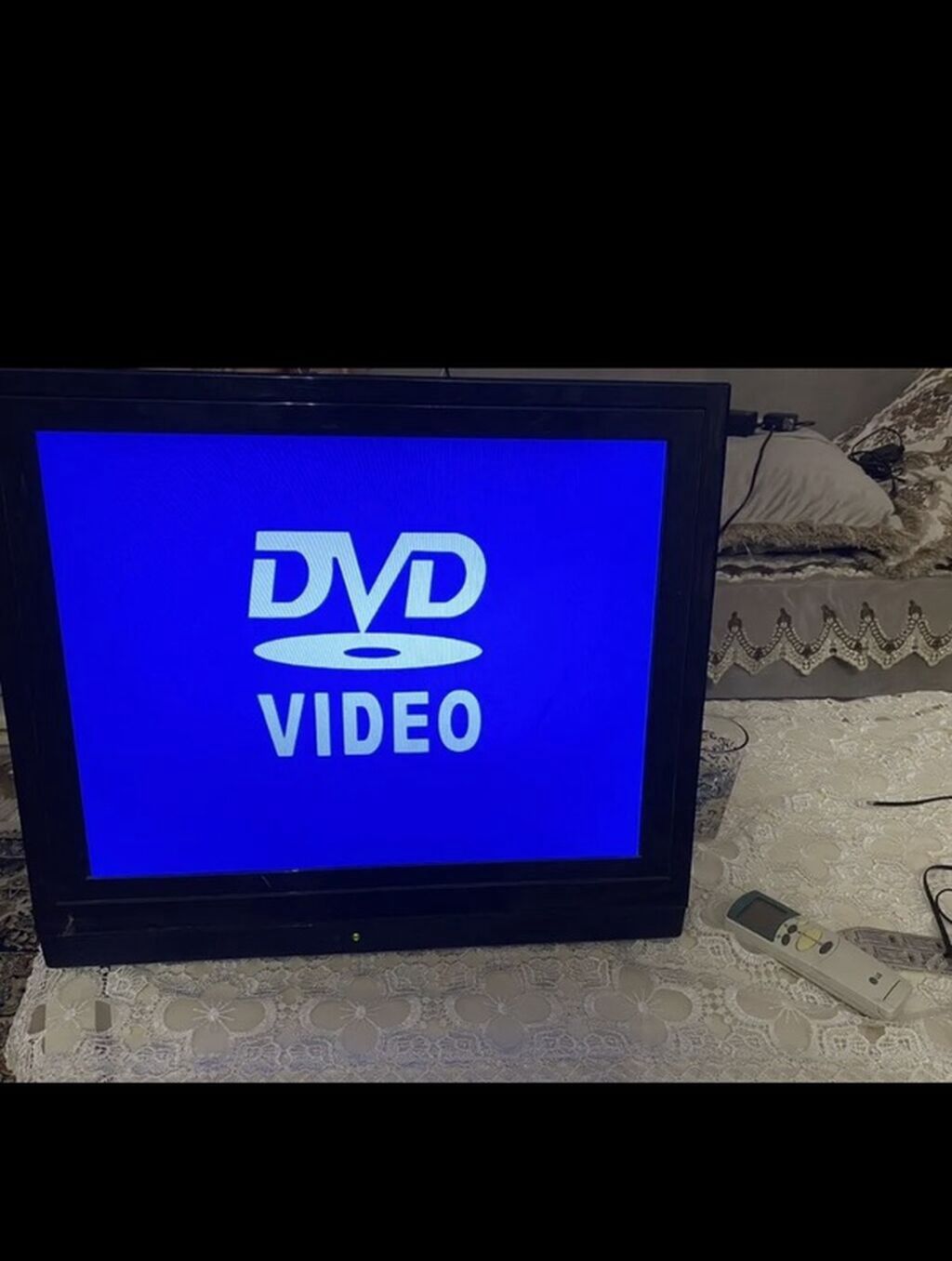 LCD televizor + DVD görüntü çıxışı - Ekran: təxminən 24–26 düym LCD