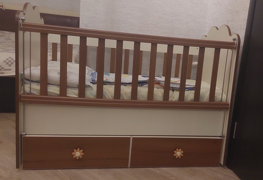 Oğlan və qız üçün, İşlənmiş, Dördbucaq, Beşik, Dəst ilə, Matras ilə, Yellənmə mexanizmsiz — Mebel, Bakı