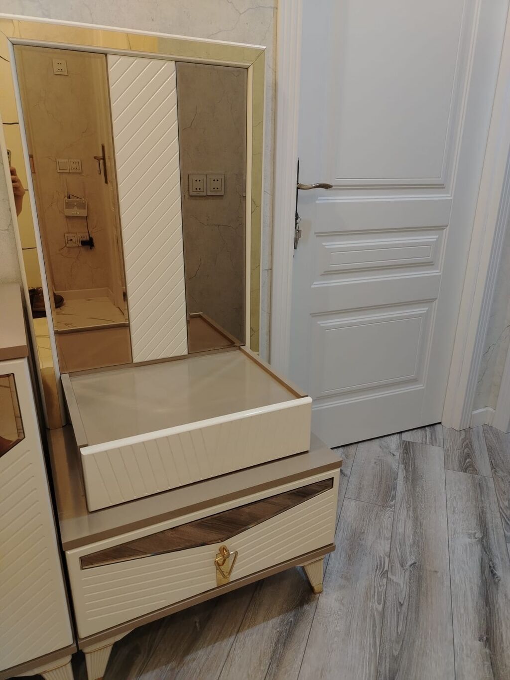 Taxt kənarı 2 ədəd tumba - Rəng: krem və qızılı tonlar, qəhvəyi — Mebel, Bakı
