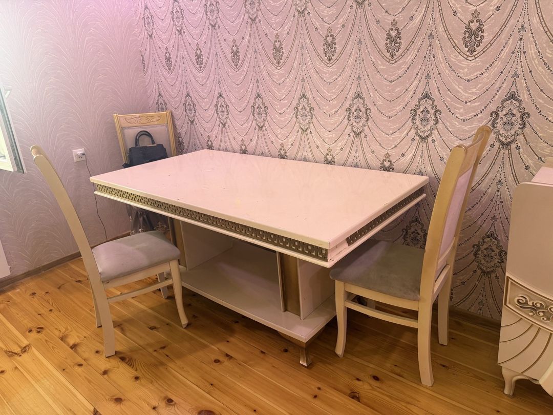 Masalar və oturacaqlar — Mallar, Bakı