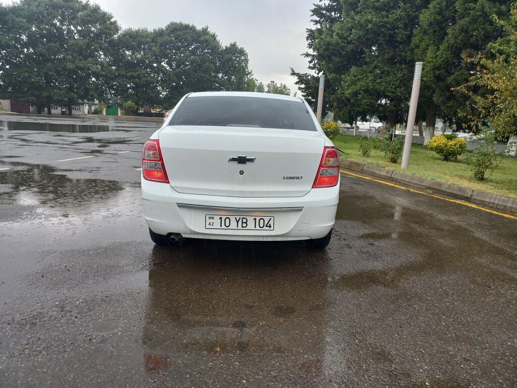 Chevrolet Cobalt, ağ rəng, sedan kuzov. Texniki xüsusiyyətlər və — Avtomobillər, Liman (3)