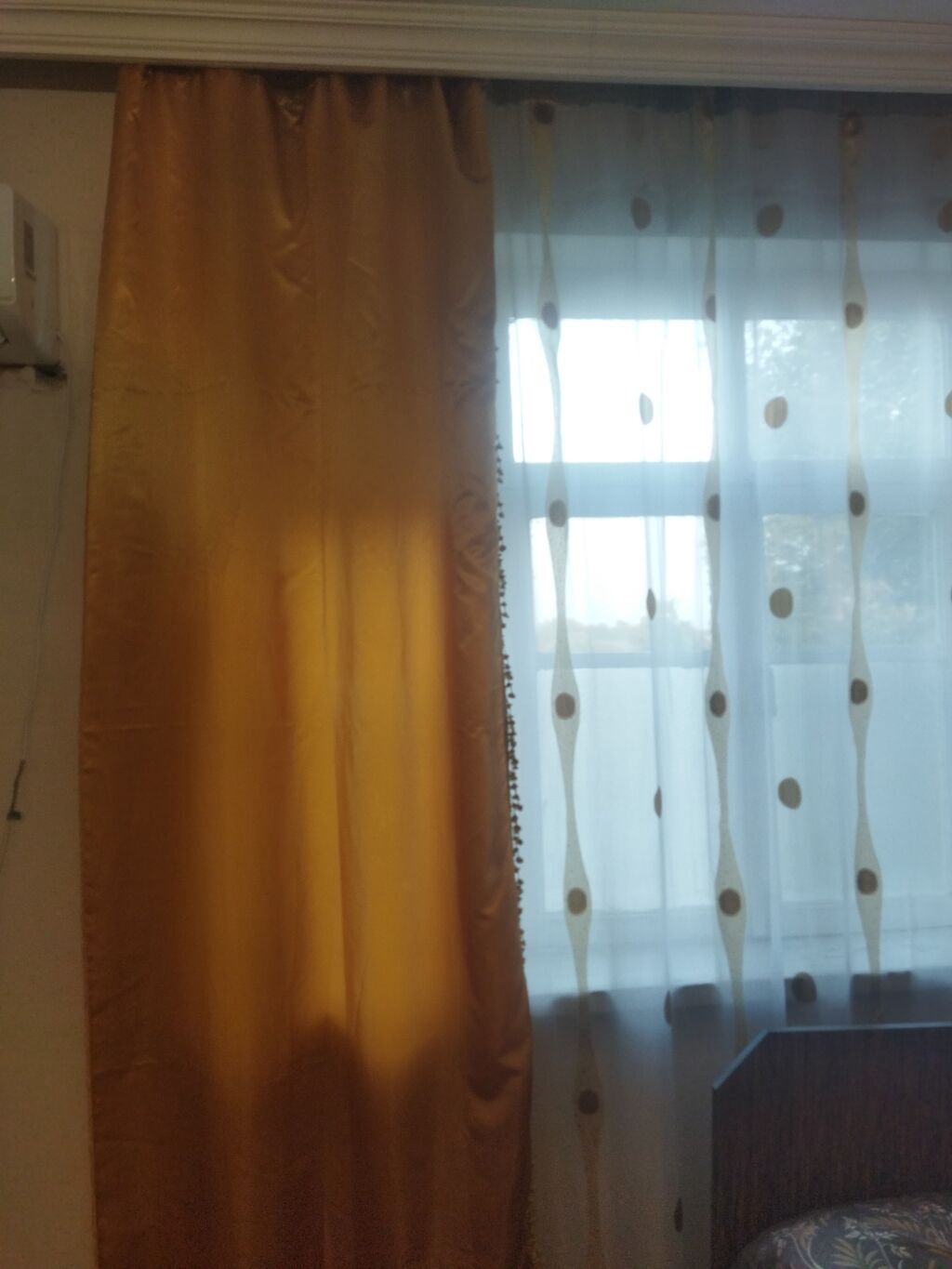 Qızılı rəngdə pərdə dəsti - Tərkib: qalın dekorativ qızılı pərdə və — Mallar, Bərdə