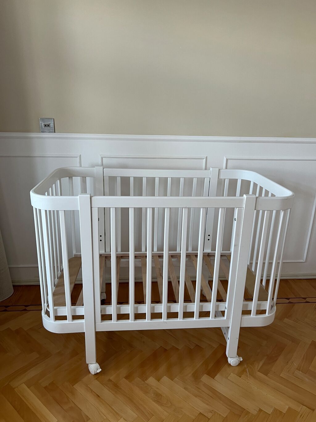 Ağ rəngli taxta uşaq beşiyi - Material: bərk taxta, ekoloji təmiz