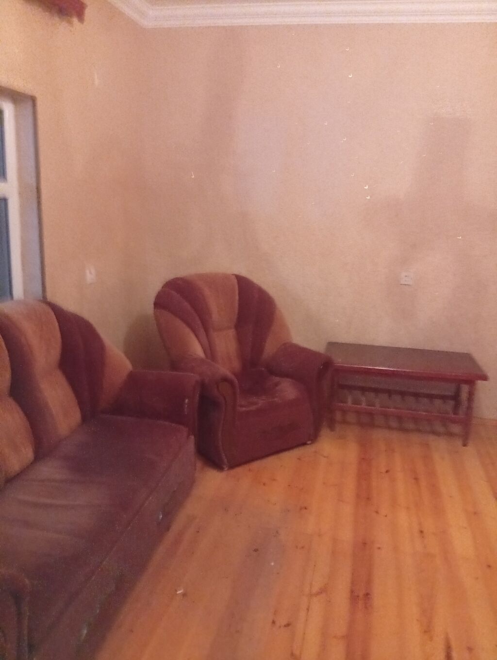 Ev sumqayitda coratda yerlesir etrafdan 5 marsrut avtobus isleyir (12) — Mebel, Saray (10)