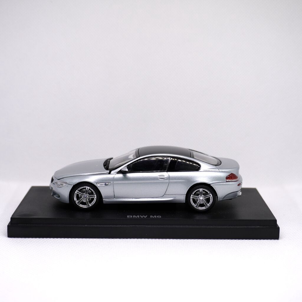 BMW M6 modeli • İstehsalçı - Kyosho • Ölçü: 1/43 • Material: Metal — Mallar, Xırdalan