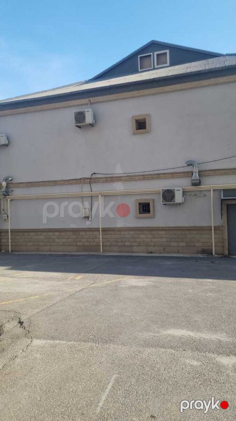 Satılır obyekt 715 m²