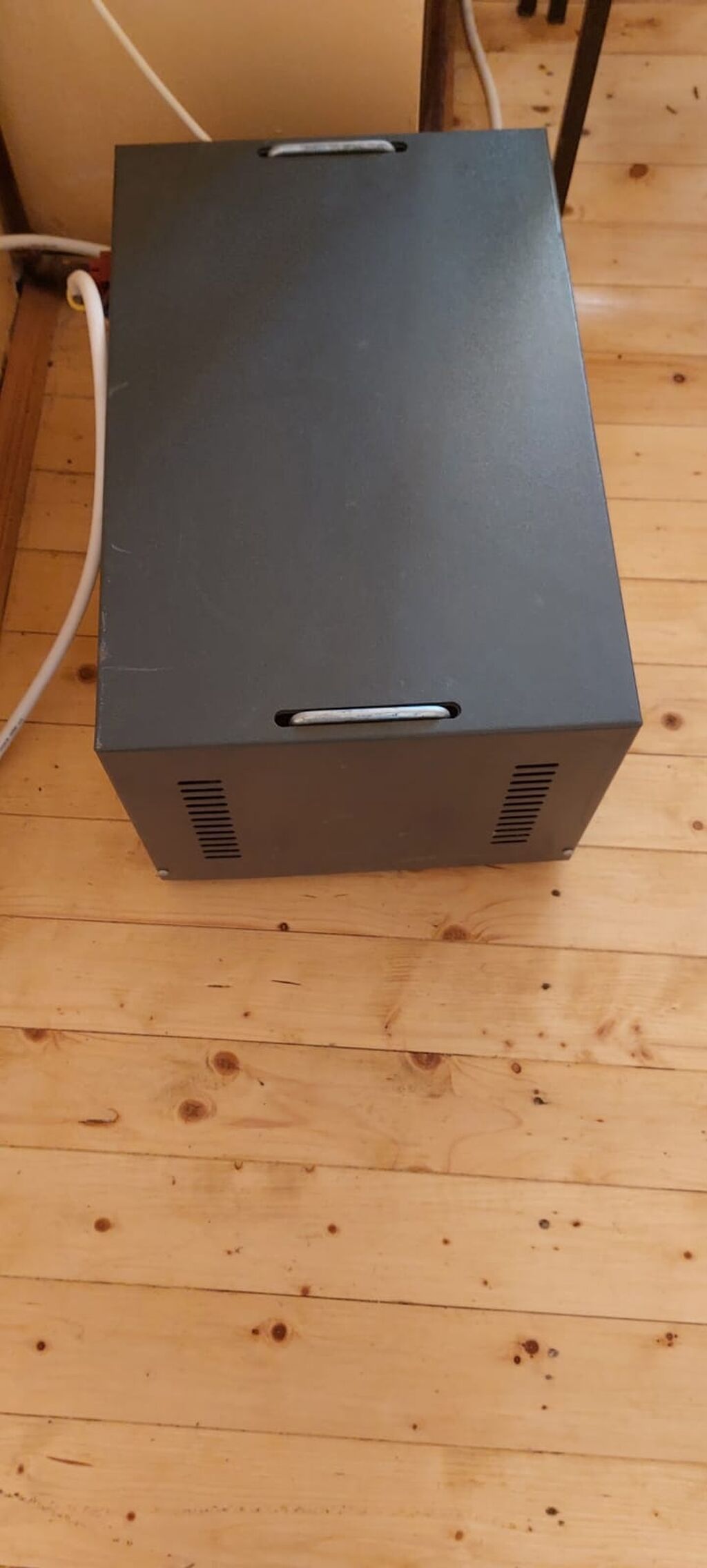 Energy Tesla servo tipli gərginlik stabilizatoru satılır. Qurğu AC — Mallar, İsmayıllı (5)