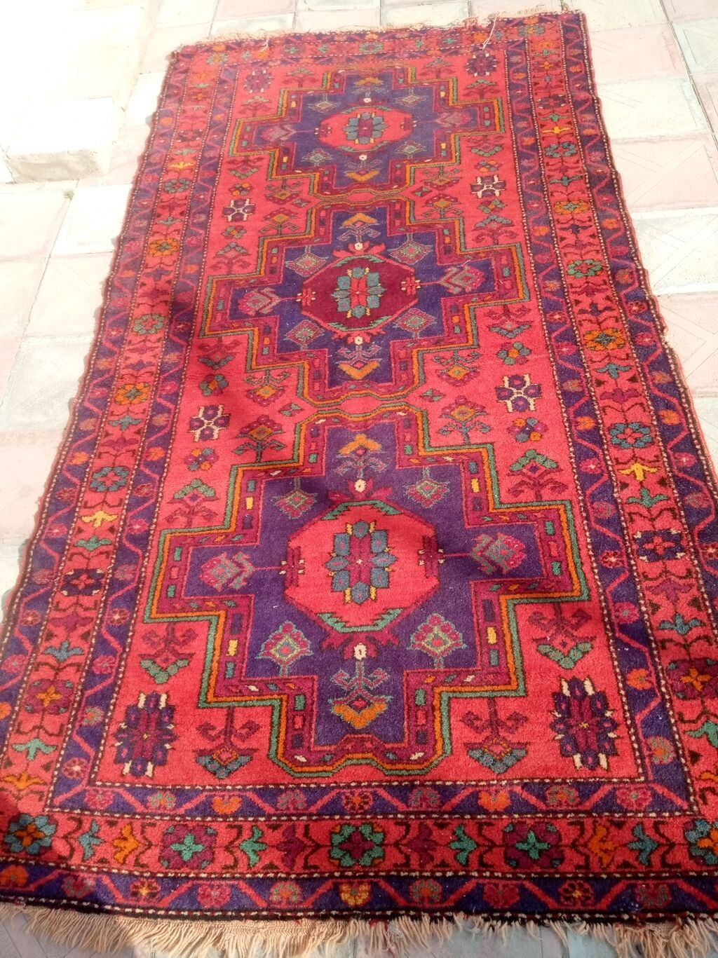 Qədimi üslubda əl toxuması xalça - Material: yundan əl ilə toxunma -
