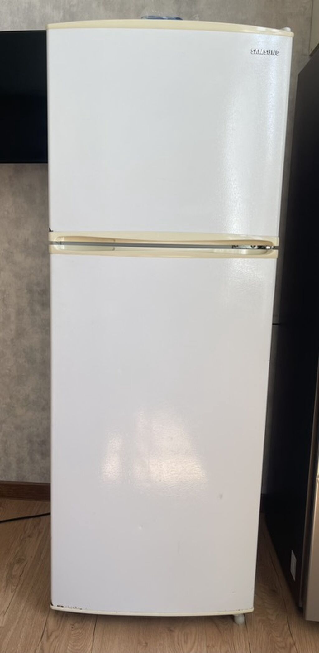 Yeni 2 qapılı Samsung Soyuducu Satılır, rəng - Ağ, Təkərli — Soyuducular, Masazır (2)