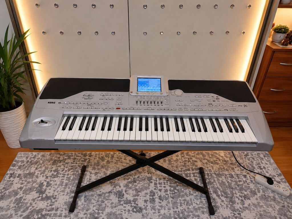 Korg Pa1X aranjer klaviatura - 61 klaviş, yarım çəkili klaviatura -