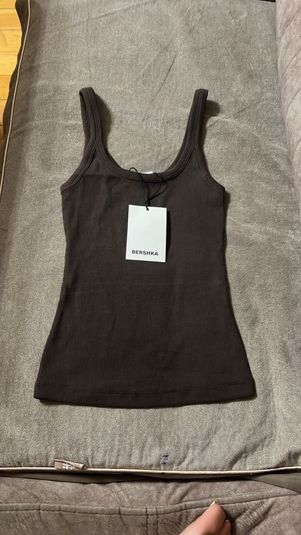 Bershka dan alınıb. Heç geyinilməyib, etiketi bele üstündədir. S