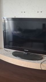 Samsung LCD televizor - Ekran diaqonalı təxminən 32" - Geniş formatlı — Televisions