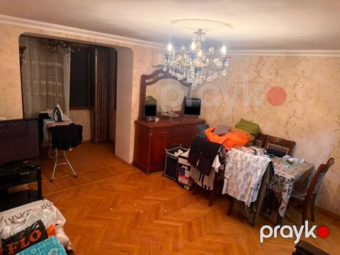Satılır 3 otaqlı köhnə tikili 90 m²