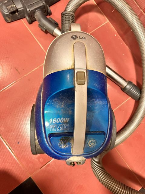 LG tozsoran, 1600W