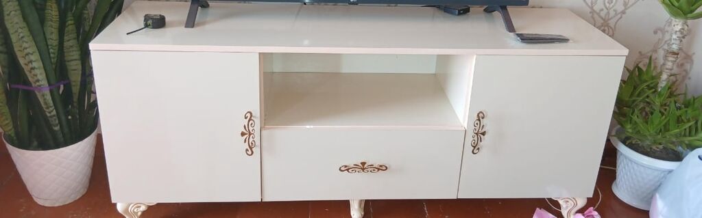 Yeni, Düz TV altlığı, Polkalı, Laminat — Mebel, Bakı