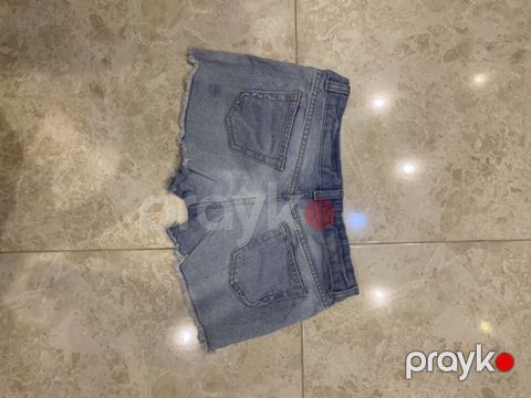 Məhsul: Qadın denim şort - Model: Açıq mavi, “distressed” effektli — Sumqayıt