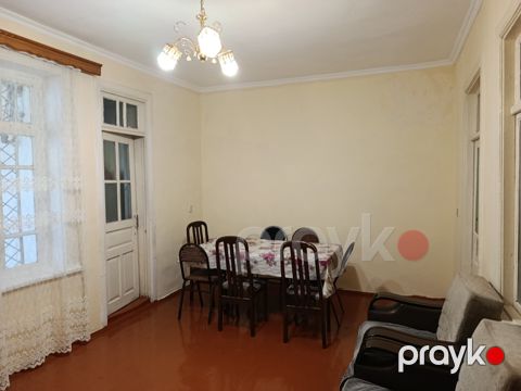 Həyət evi kirayə verilir, Möhsüm Sənani küç.