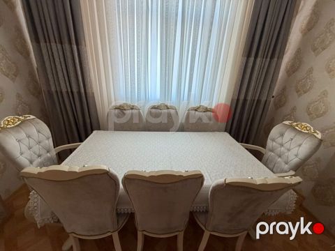 Qonaq otağı üçün, İşlənmiş, Açılmayan, Dördbucaq masa, 8 stul