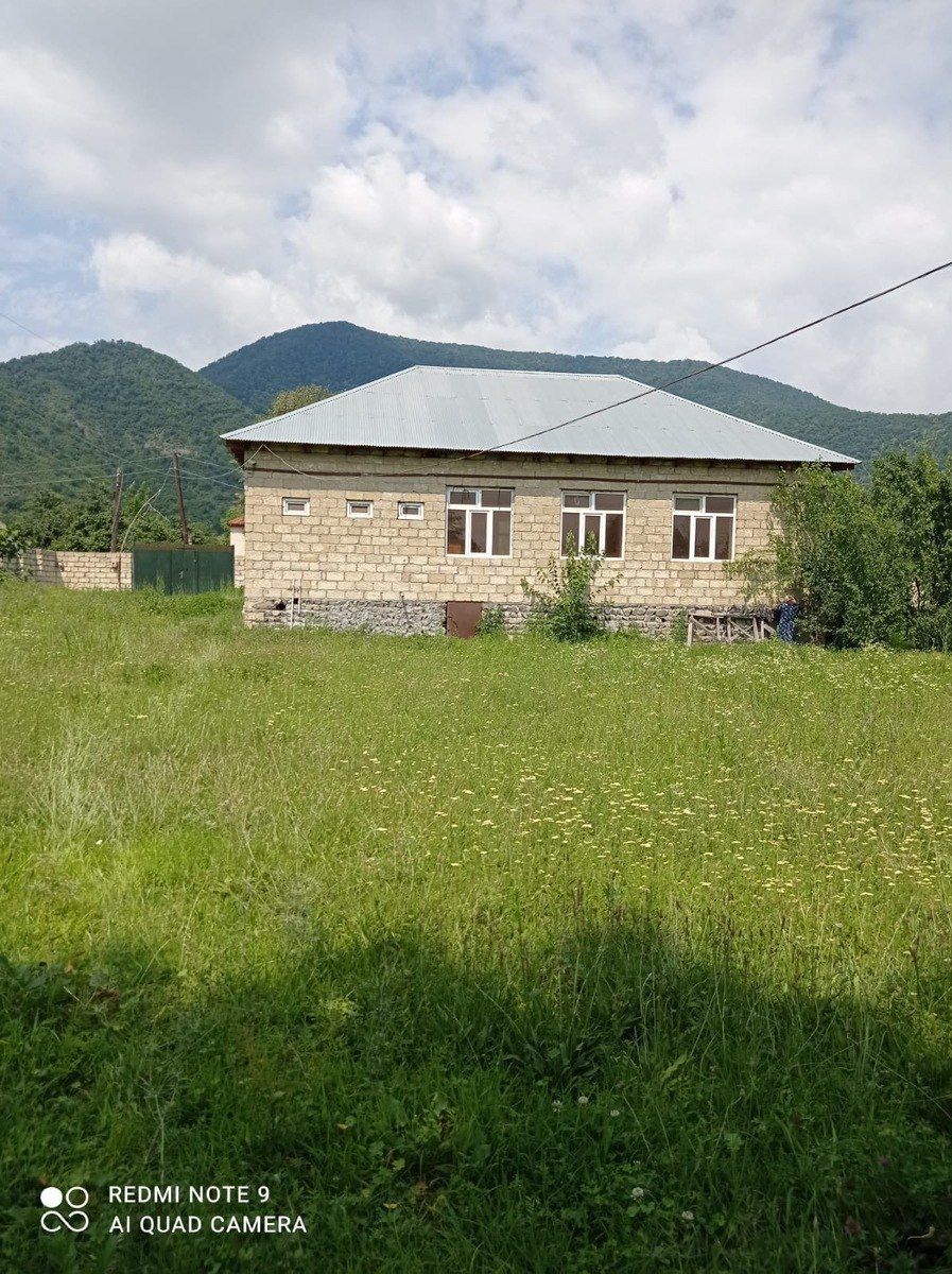 Həyət evi, Qax r. — Daşınmaz əmlak, Qax