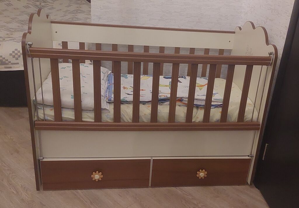 Oğlan və qız üçün, İşlənmiş, Dördbucaq, Beşik, Dəst ilə, Matras ilə, Yellənmə mexanizmsiz — Mebel, Bakı (2)