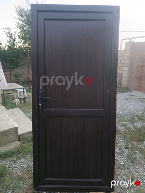 TaPlastik qapi alinib istifade edilmiyib.Ölçüsü 2.20 m / 1 m.Qiy 220